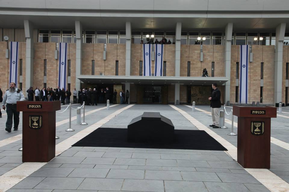 נפרדים מאריאל שרון • גלריה