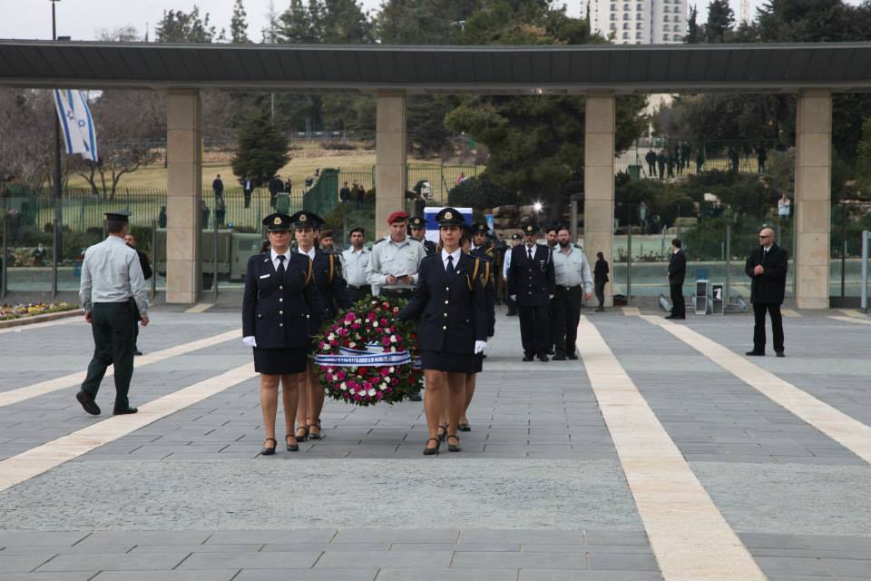 נפרדים מאריאל שרון • גלריה
