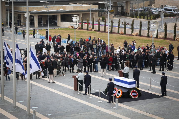 נפרדים מאריאל שרון • גלריה