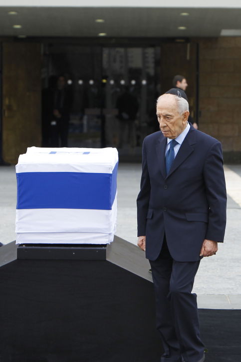 נפרדים מאריאל שרון • גלריה