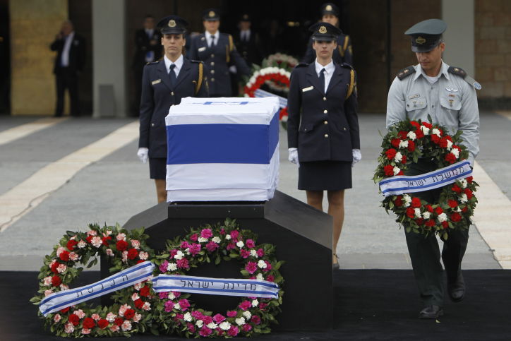 נפרדים מאריאל שרון • גלריה