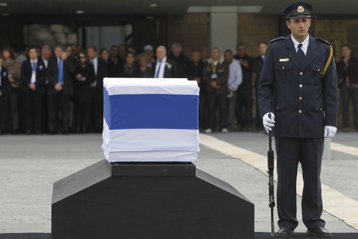 נפרדים מאריאל שרון • גלריה