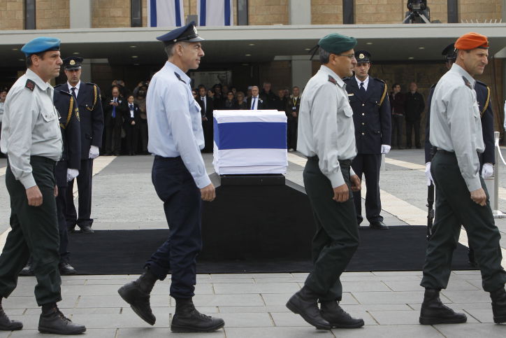 נפרדים מאריאל שרון • גלריה