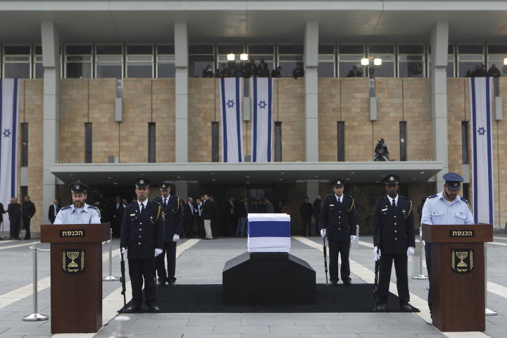 נפרדים מאריאל שרון • גלריה