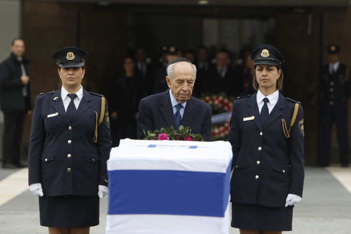 נפרדים מאריאל שרון • גלריה