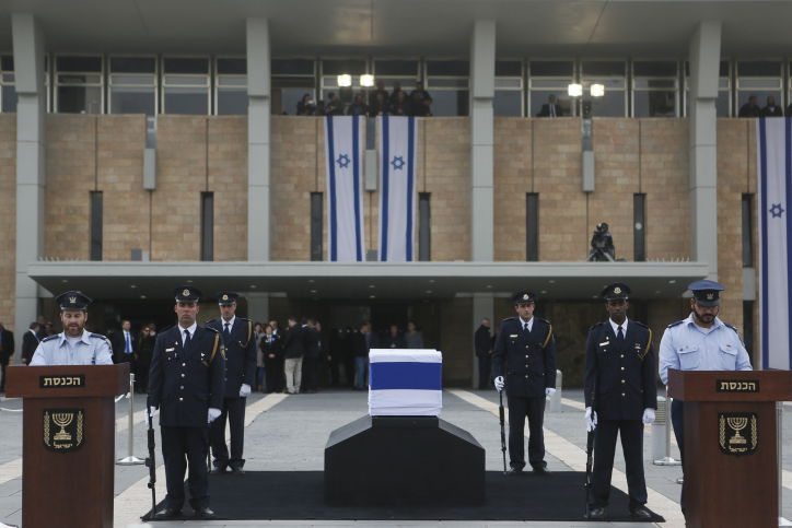 נפרדים מאריאל שרון • גלריה