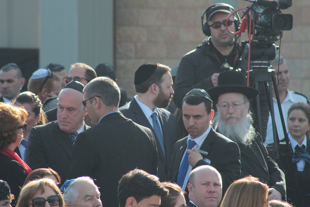 האשכבה: הרבנים הראשיים נשאו תפילה בשירת הזמרת