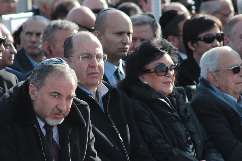 האשכבה: הרבנים הראשיים נשאו תפילה בשירת הזמרת
