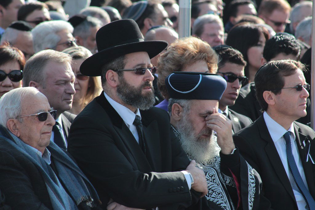 האשכבה: הרבנים הראשיים נשאו תפילה בשירת הזמרת