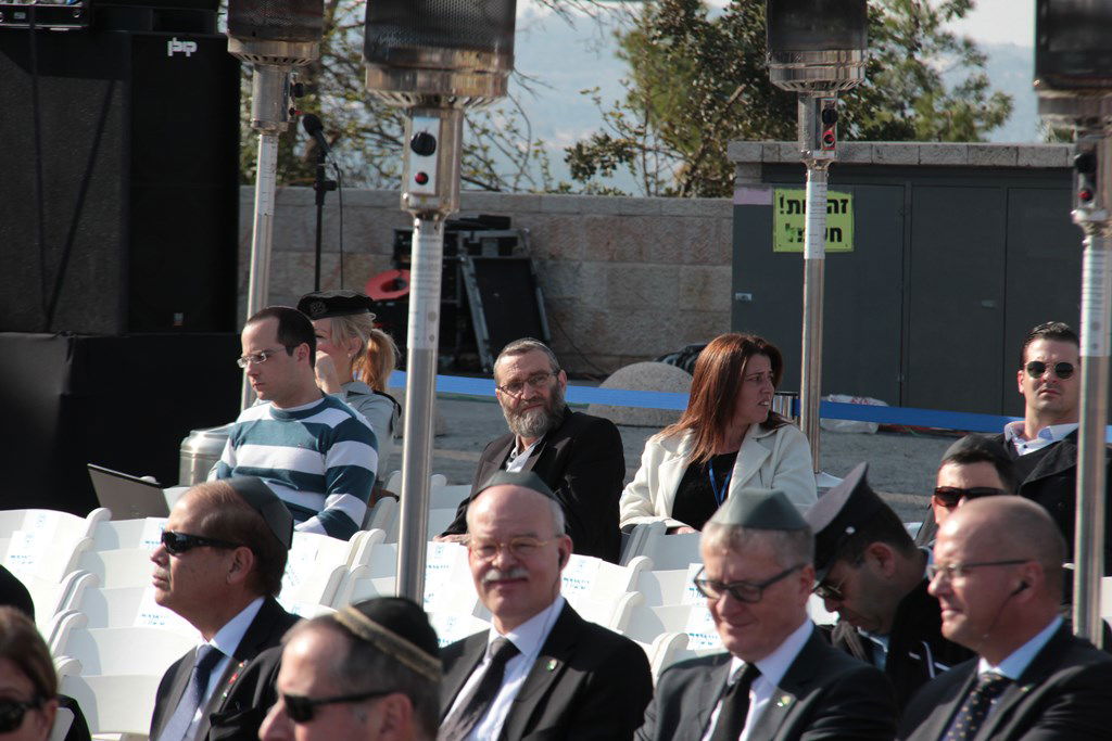 האשכבה: הרבנים הראשיים נשאו תפילה בשירת הזמרת