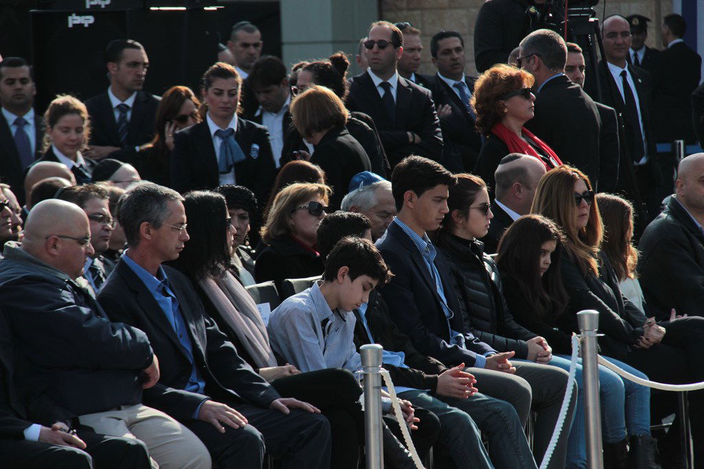 האשכבה: הרבנים הראשיים נשאו תפילה בשירת הזמרת