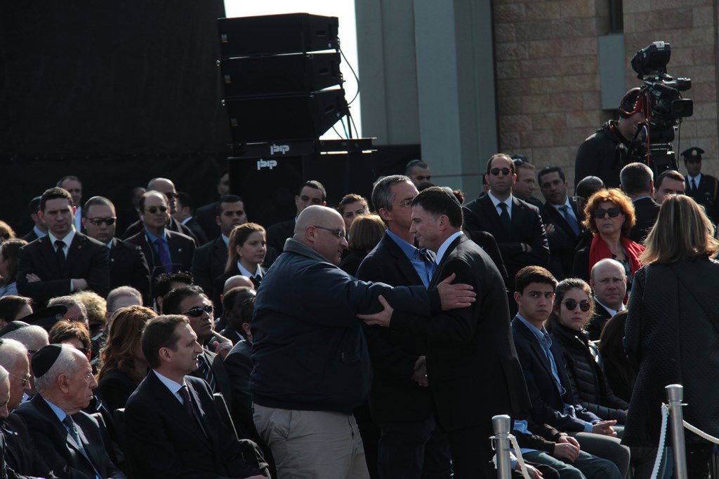 האשכבה: הרבנים הראשיים נשאו תפילה בשירת הזמרת