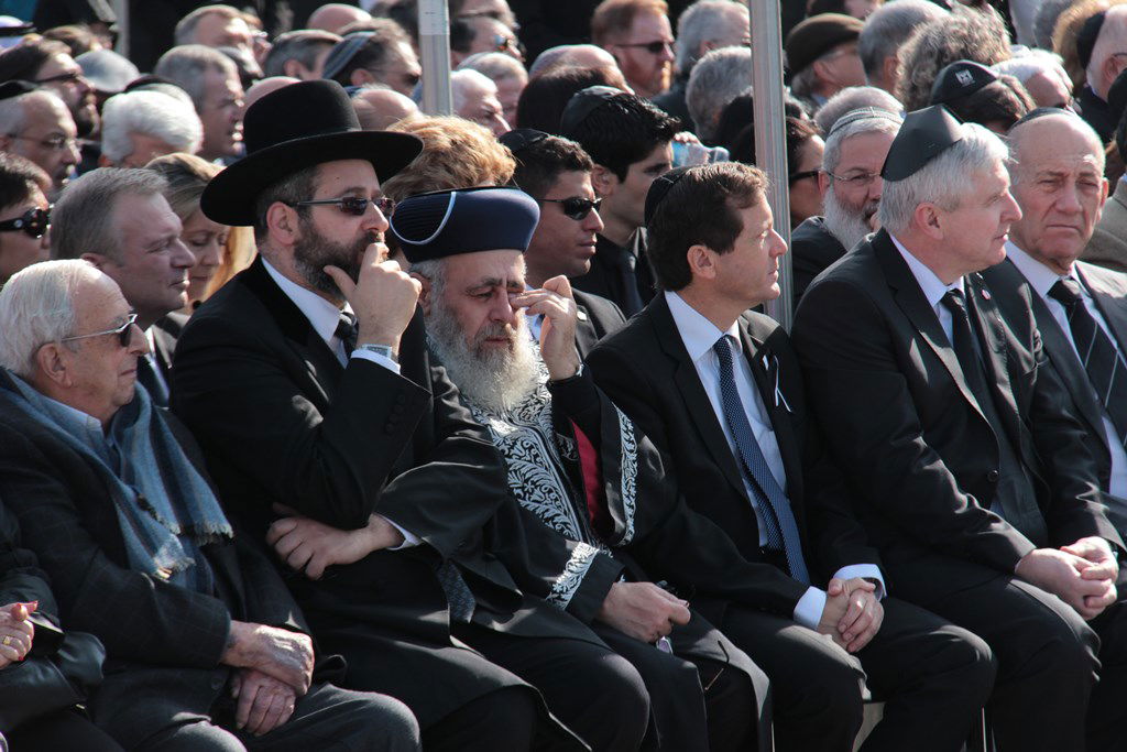 האשכבה: הרבנים הראשיים נשאו תפילה בשירת הזמרת