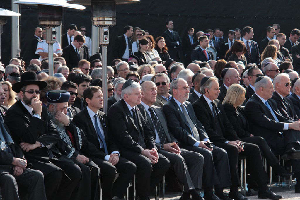 האשכבה: הרבנים הראשיים נשאו תפילה בשירת הזמרת