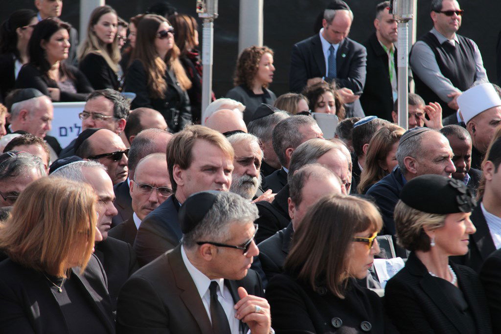 האשכבה: הרבנים הראשיים נשאו תפילה בשירת הזמרת