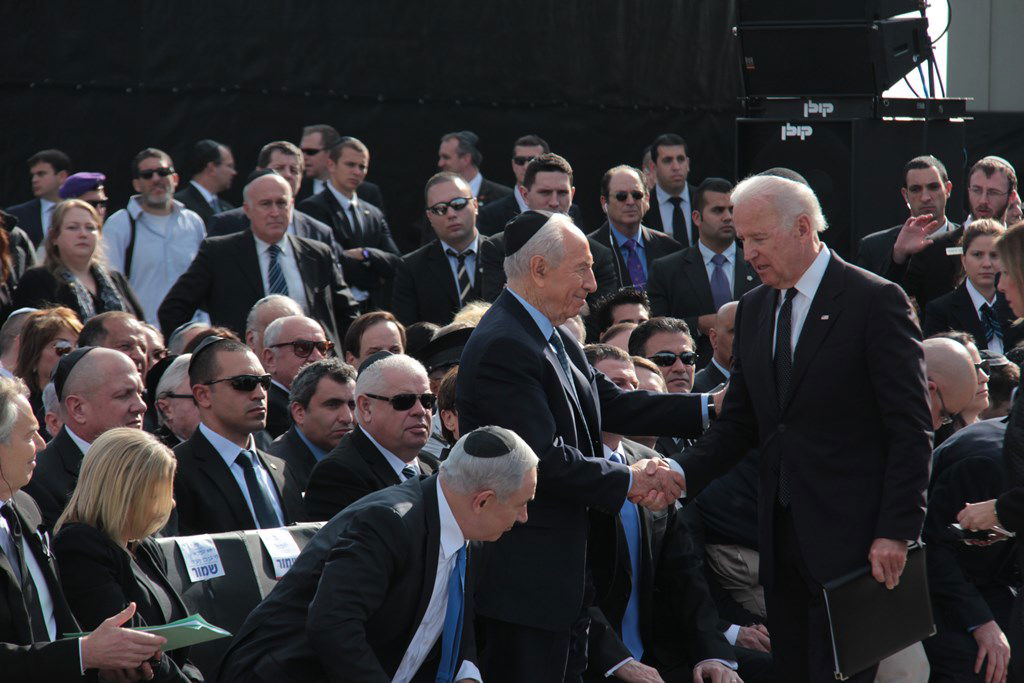 האשכבה: הרבנים הראשיים נשאו תפילה בשירת הזמרת