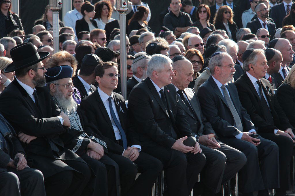 האשכבה: הרבנים הראשיים נשאו תפילה בשירת הזמרת