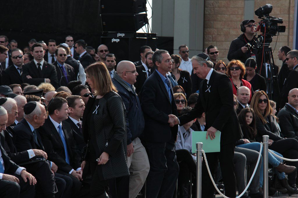 האשכבה: הרבנים הראשיים נשאו תפילה בשירת הזמרת