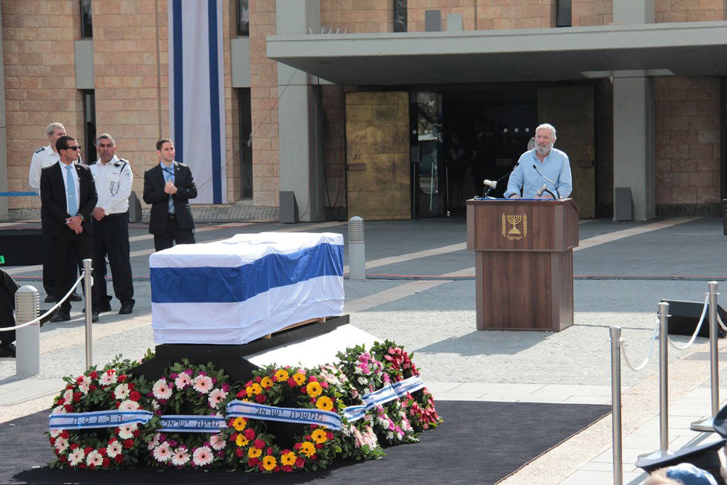 האשכבה: הרבנים הראשיים נשאו תפילה בשירת הזמרת