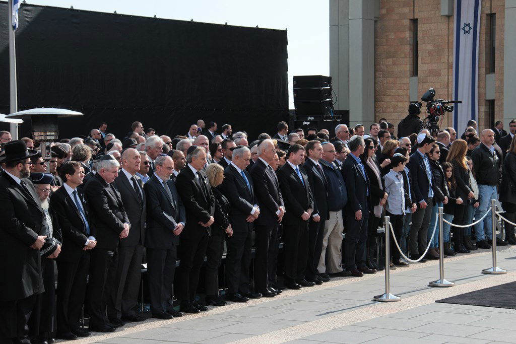 האשכבה: הרבנים הראשיים נשאו תפילה בשירת הזמרת
