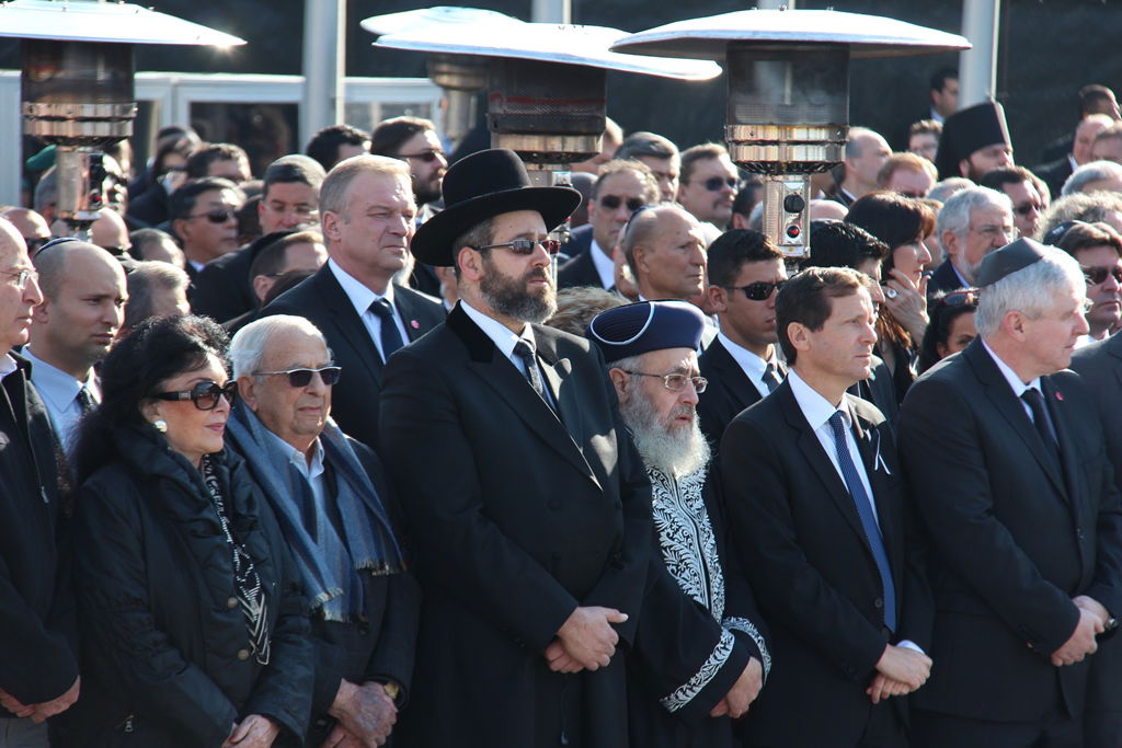 האשכבה: הרבנים הראשיים נשאו תפילה בשירת הזמרת