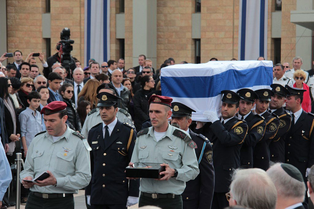 האשכבה: הרבנים הראשיים נשאו תפילה בשירת הזמרת