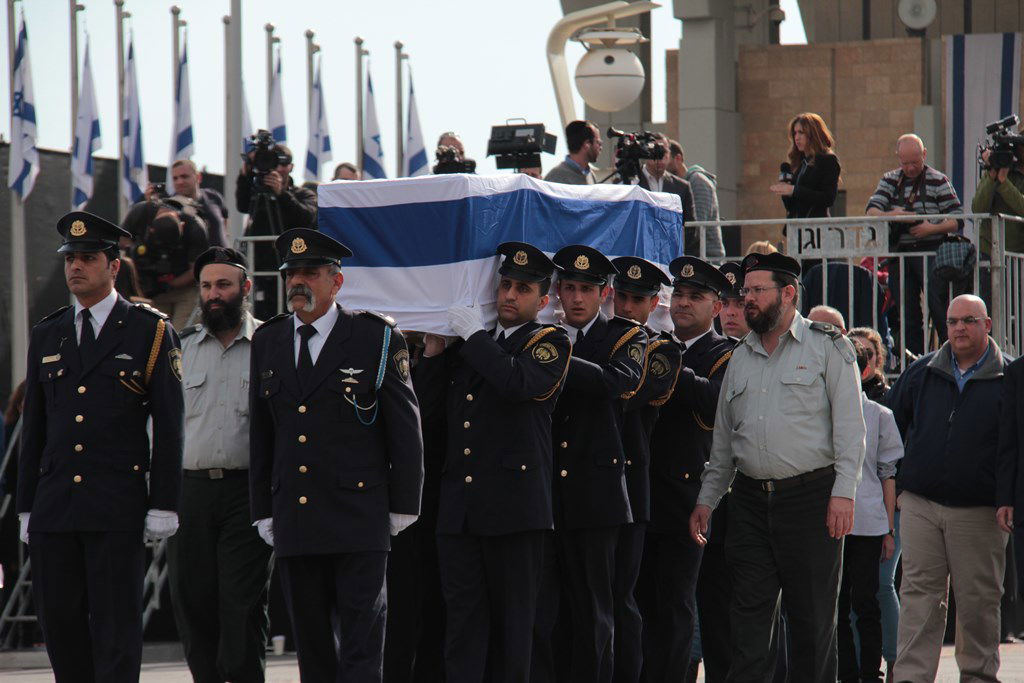האשכבה: הרבנים הראשיים נשאו תפילה בשירת הזמרת