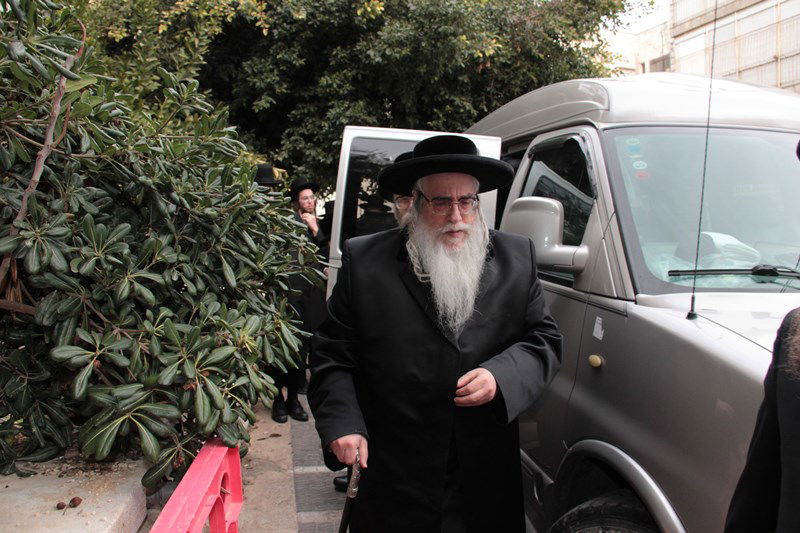 צפו: האדמו"רים מגיעים לכינוס "המועצת"