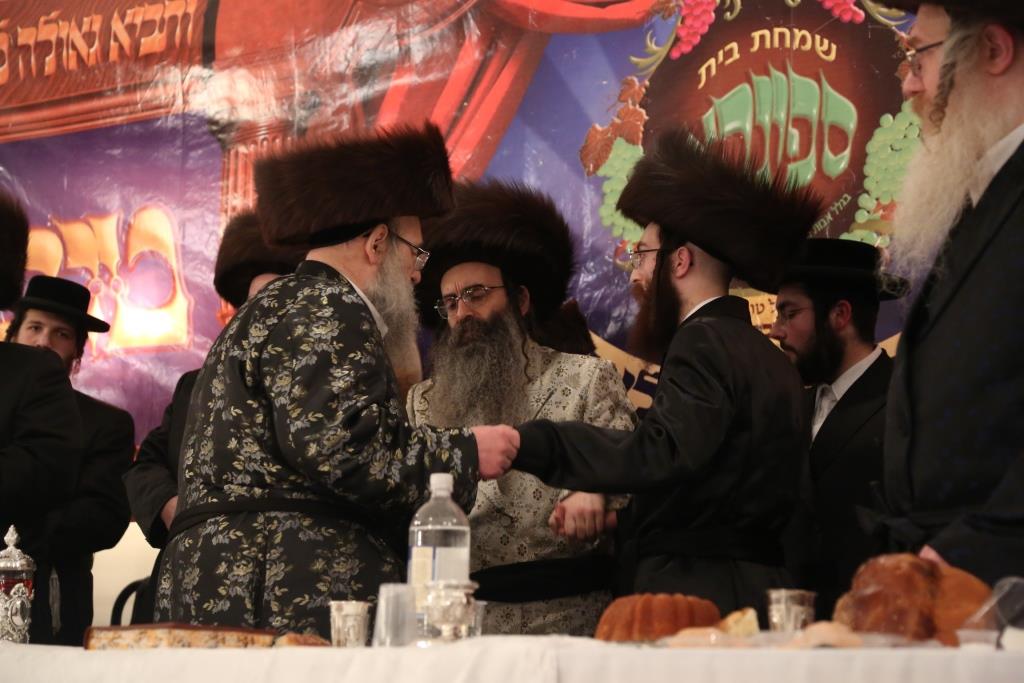 בורו פארק: אדמו"רים ורבנים בפארשפיל לבן האדמו"ר • גלריה