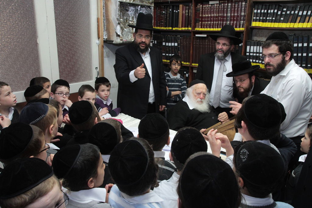 מבית שמש לבתי גדולי ישראל  בבני-ברק • תיעוד