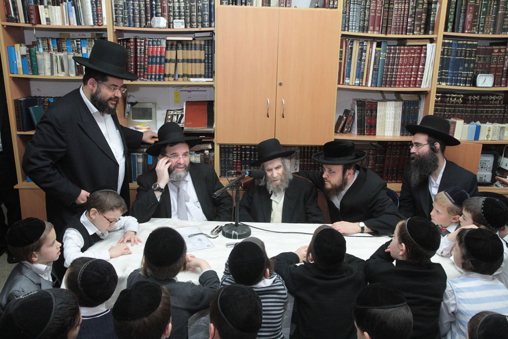 מבית שמש לבתי גדולי ישראל  בבני-ברק • תיעוד