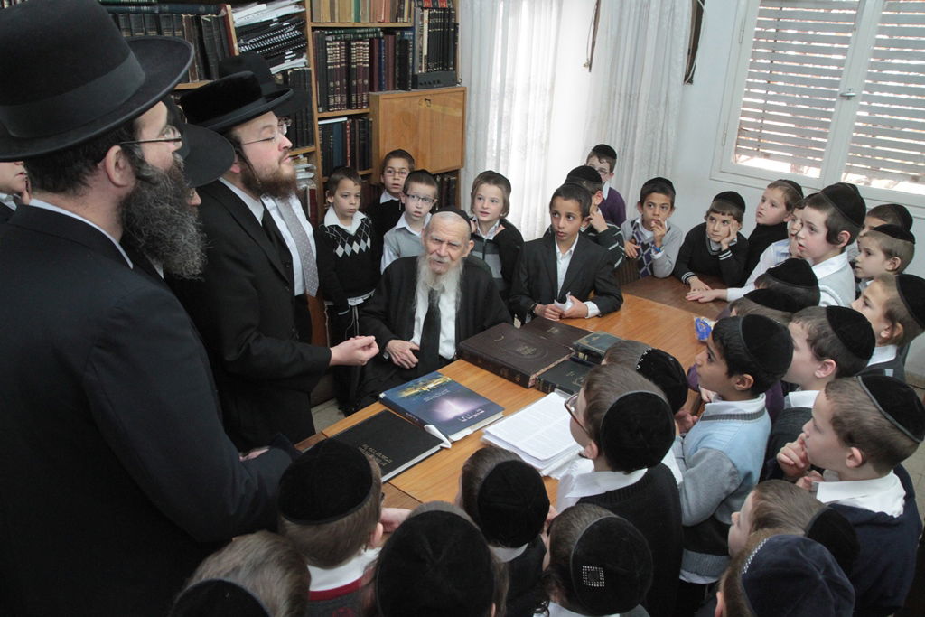 מבית שמש לבתי גדולי ישראל  בבני-ברק • תיעוד