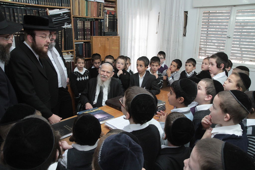 מבית שמש לבתי גדולי ישראל  בבני-ברק • תיעוד