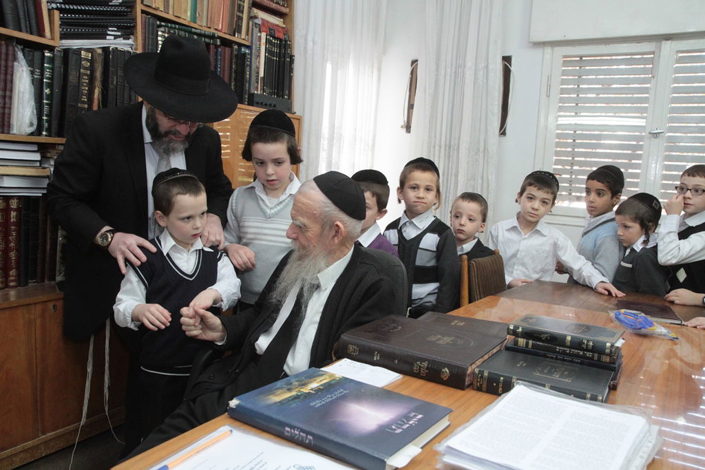 מבית שמש לבתי גדולי ישראל  בבני-ברק • תיעוד