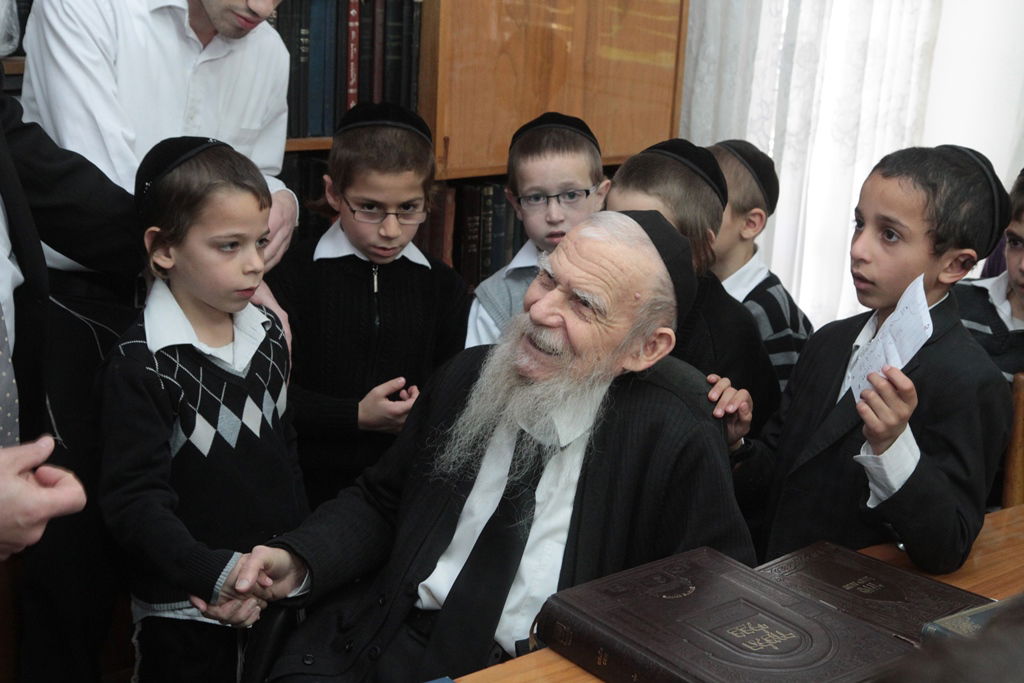 מבית שמש לבתי גדולי ישראל  בבני-ברק • תיעוד