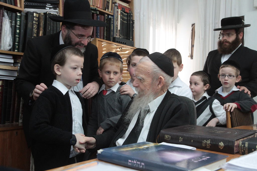 מבית שמש לבתי גדולי ישראל  בבני-ברק • תיעוד