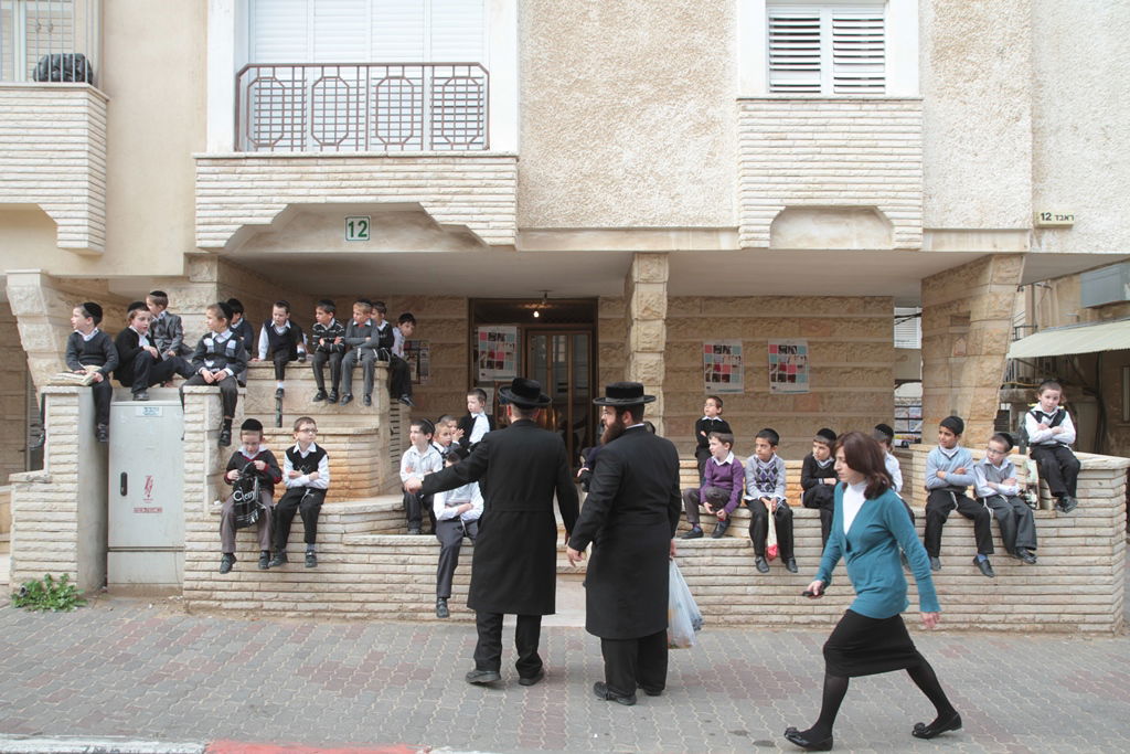 מבית שמש לבתי גדולי ישראל  בבני-ברק • תיעוד