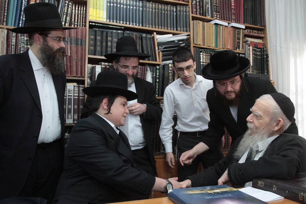 מבית שמש לבתי גדולי ישראל  בבני-ברק • תיעוד