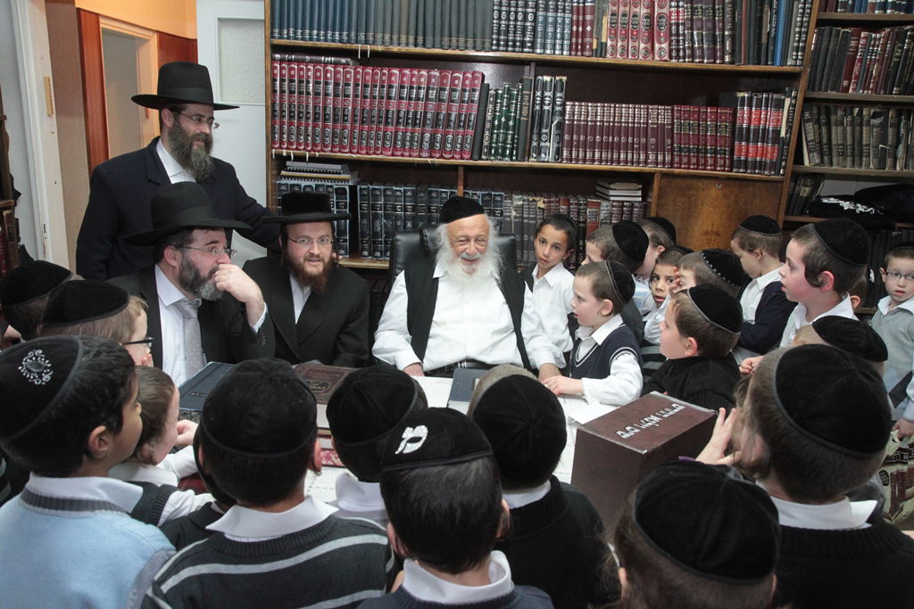 מבית שמש לבתי גדולי ישראל  בבני-ברק • תיעוד