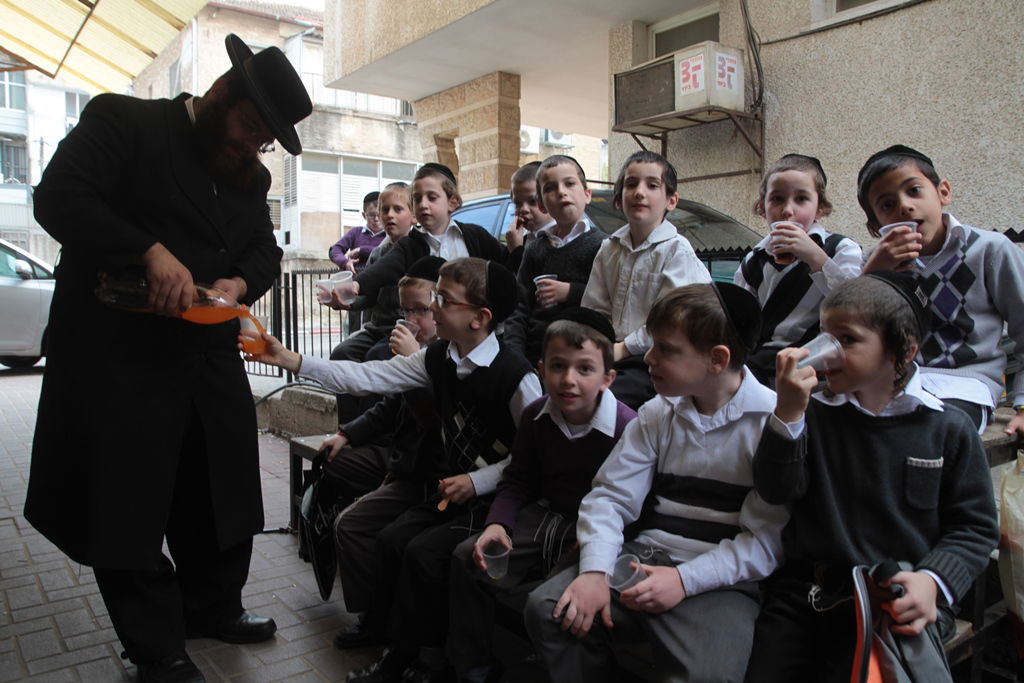 מבית שמש לבתי גדולי ישראל  בבני-ברק • תיעוד