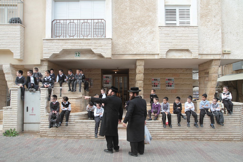 מבית שמש לבתי גדולי ישראל  בבני-ברק • תיעוד