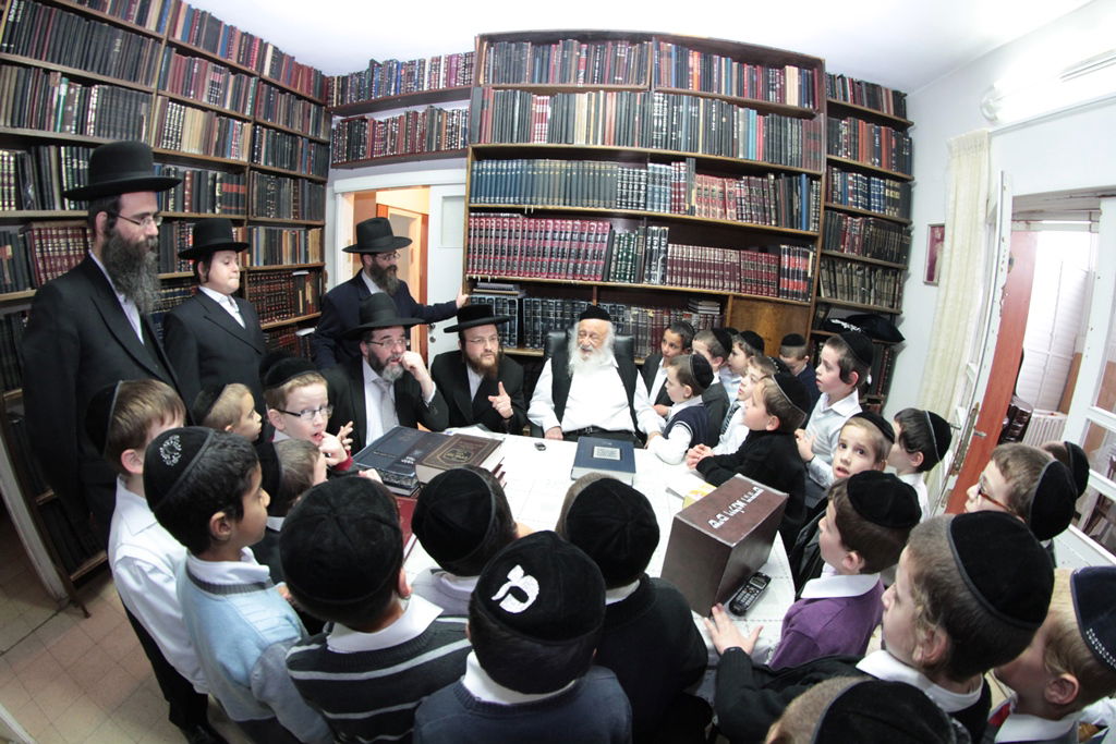 מבית שמש לבתי גדולי ישראל  בבני-ברק • תיעוד