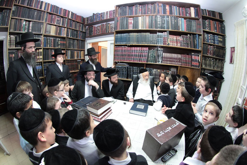 מבית שמש לבתי גדולי ישראל  בבני-ברק • תיעוד