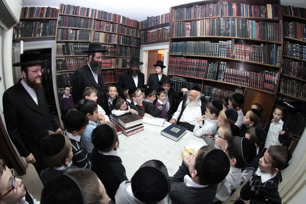 מבית שמש לבתי גדולי ישראל  בבני-ברק • תיעוד