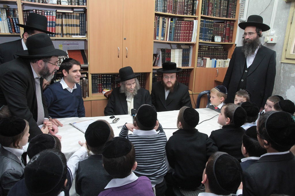 מבית שמש לבתי גדולי ישראל  בבני-ברק • תיעוד