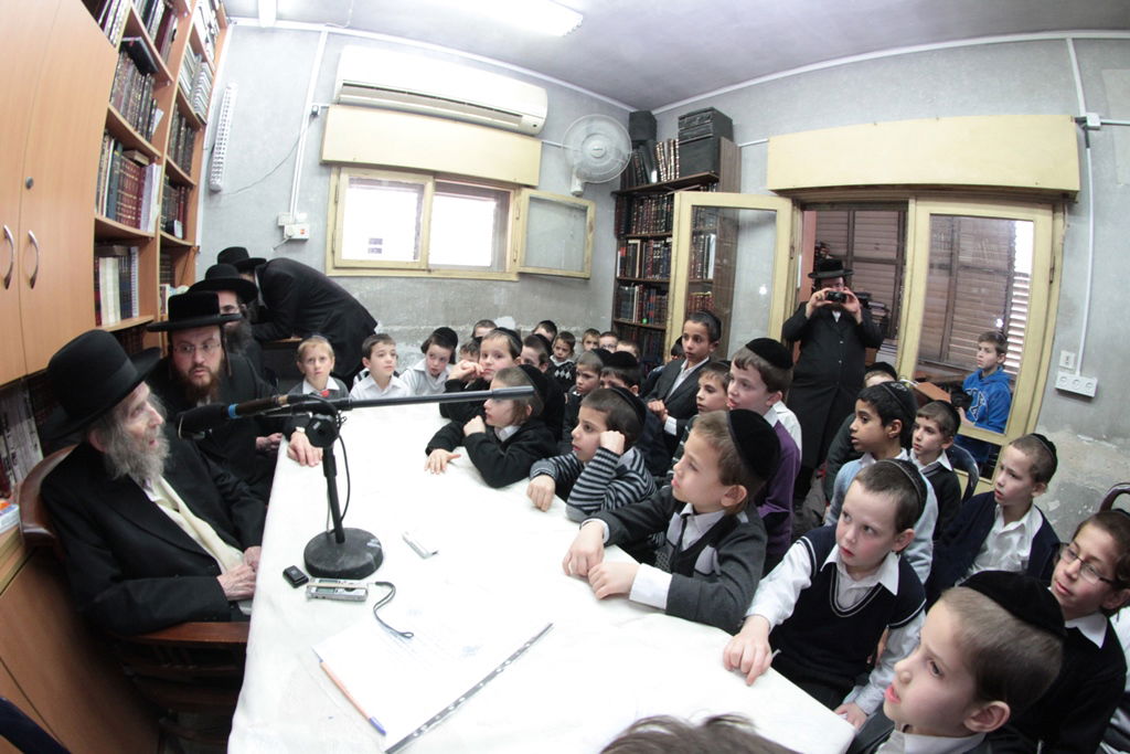 מבית שמש לבתי גדולי ישראל  בבני-ברק • תיעוד