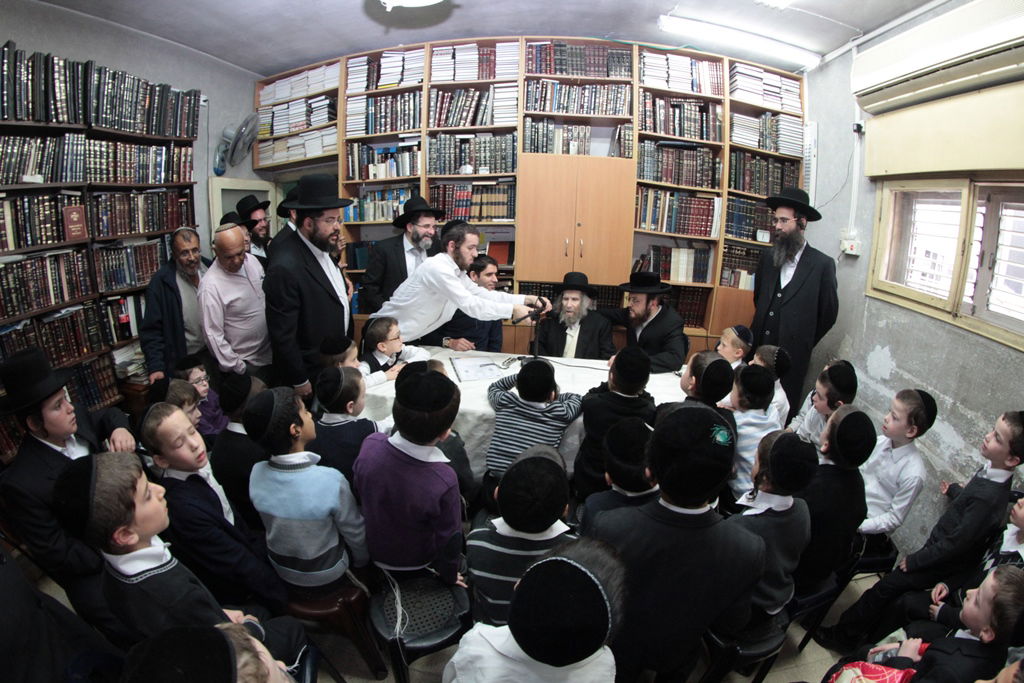 מבית שמש לבתי גדולי ישראל  בבני-ברק • תיעוד