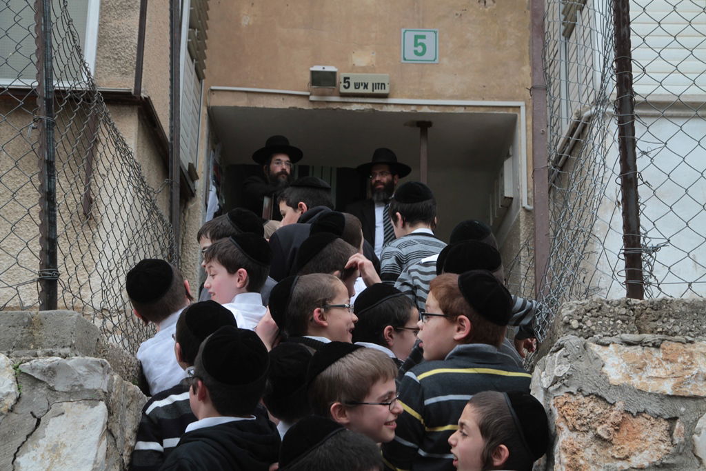 מבית שמש לבתי גדולי ישראל  בבני-ברק • תיעוד