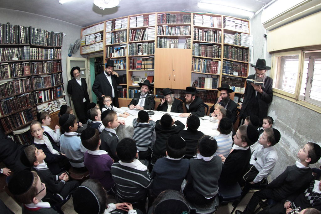 מבית שמש לבתי גדולי ישראל  בבני-ברק • תיעוד