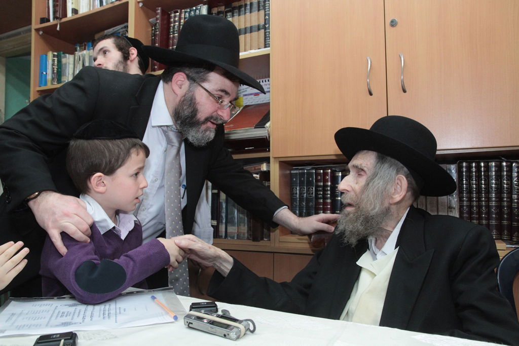 מבית שמש לבתי גדולי ישראל  בבני-ברק • תיעוד